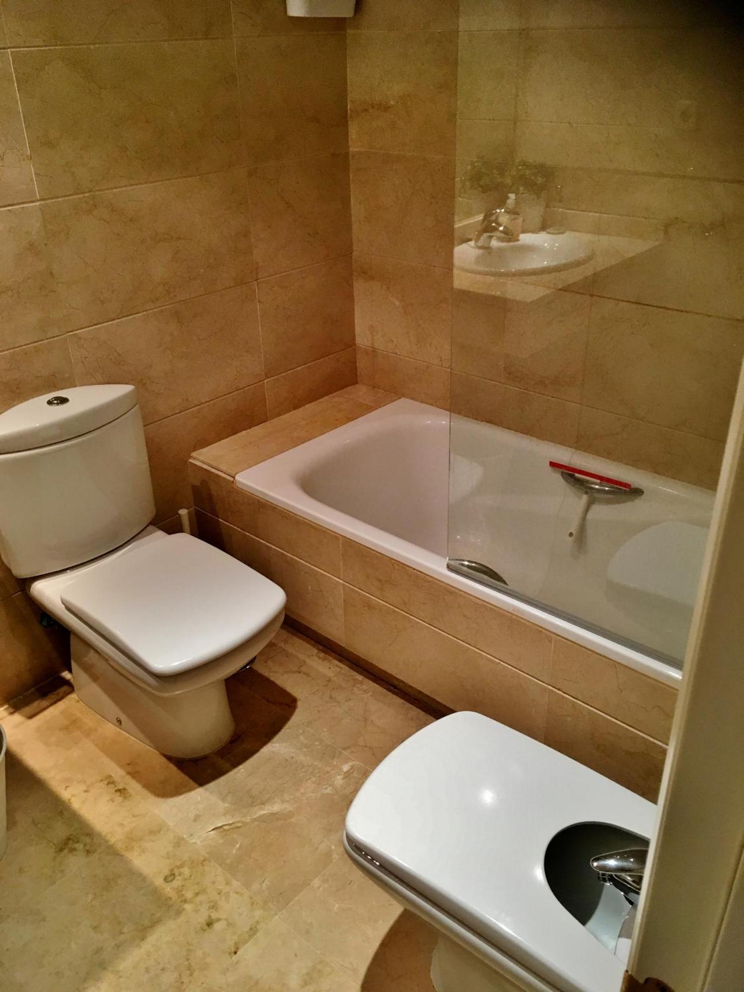 Puerto Bbanus Beaches And Marina, Playground The Rich & Famous, Is Only 1km Walk Away Appartement