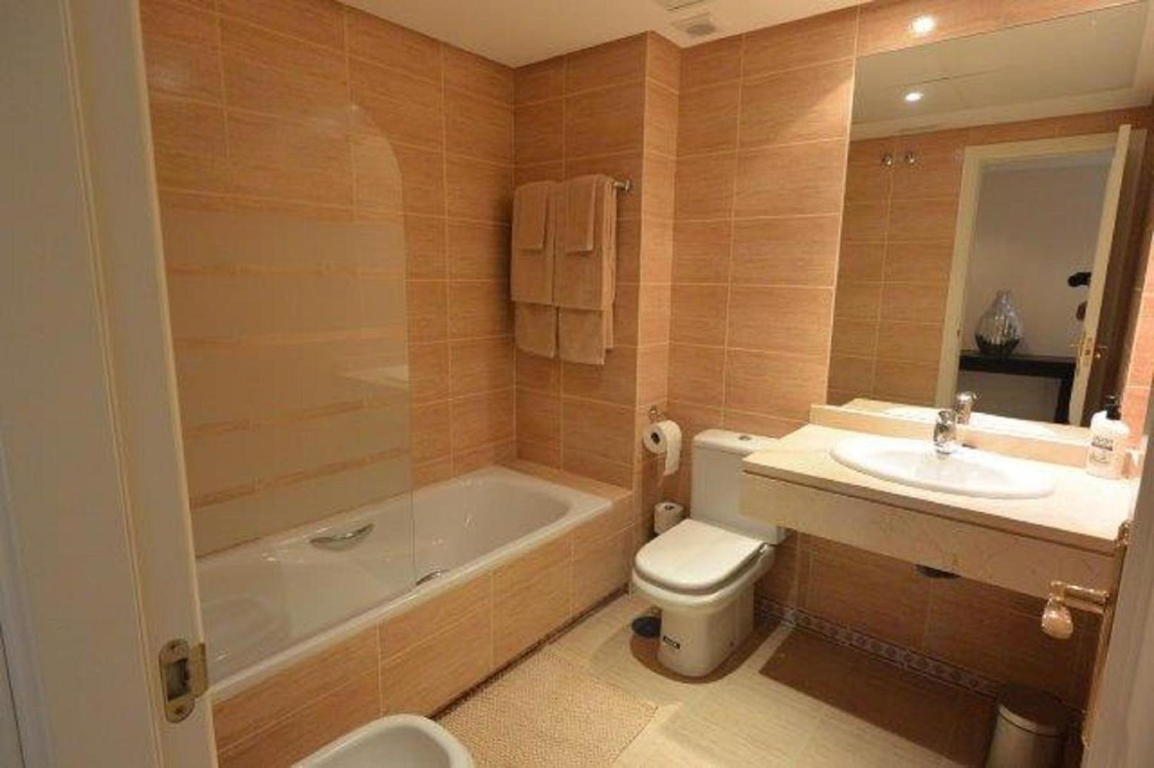 Puerto Bbanus Beaches And Marina, Playground The Rich & Famous, Is Only 1km Walk Away Apartament Marbella